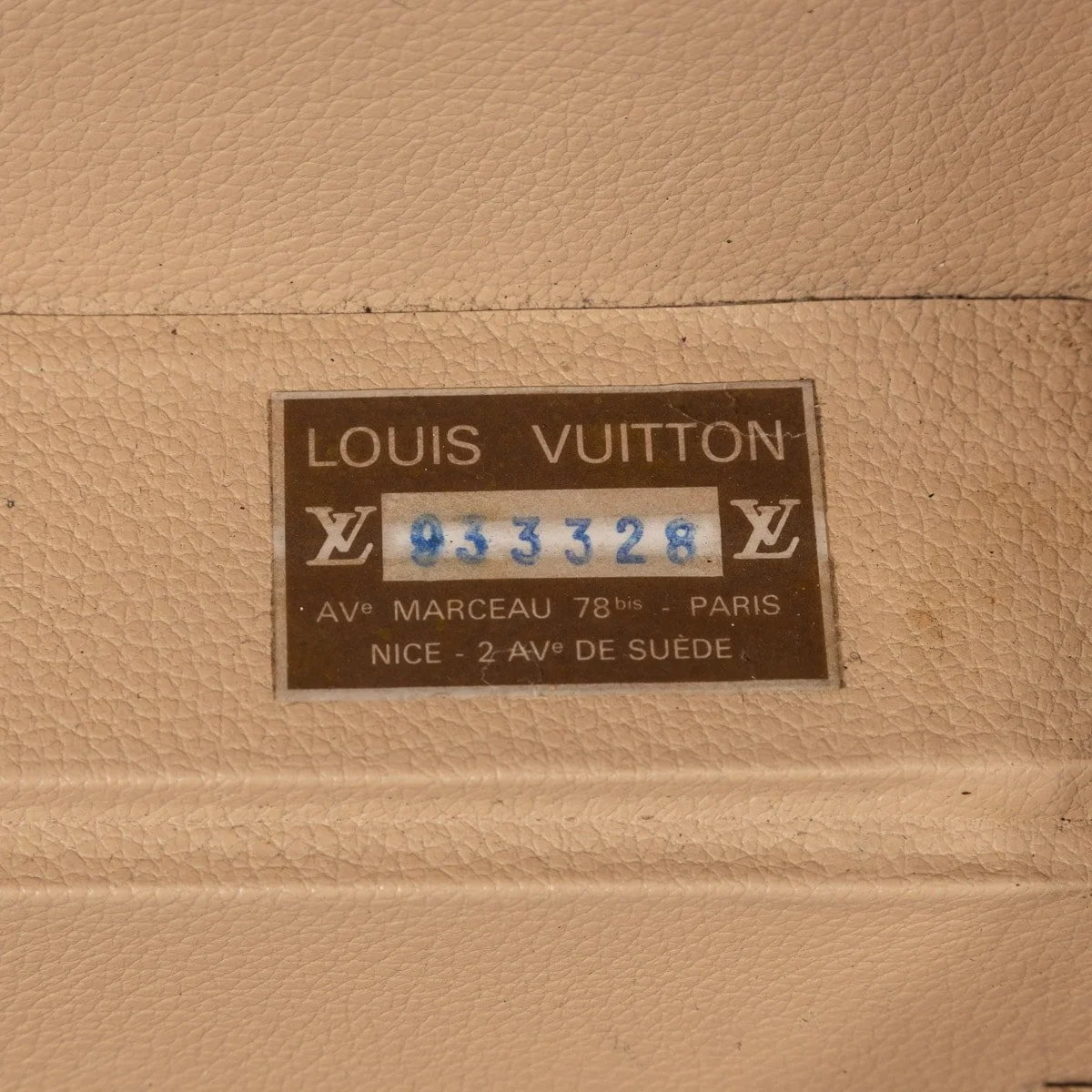 PUSHKIN ANTIQUES - A LOUIS VUITTON SUITCASE IN MONOGRAM CANVAS, FRANCE c.1970 - 13.jpg