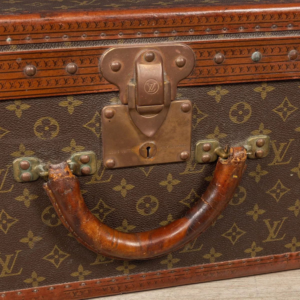 PUSHKIN ANTIQUES - A LOUIS VUITTON SUITCASE IN MONOGRAM CANVAS, FRANCE c.1970 - 16.jpg