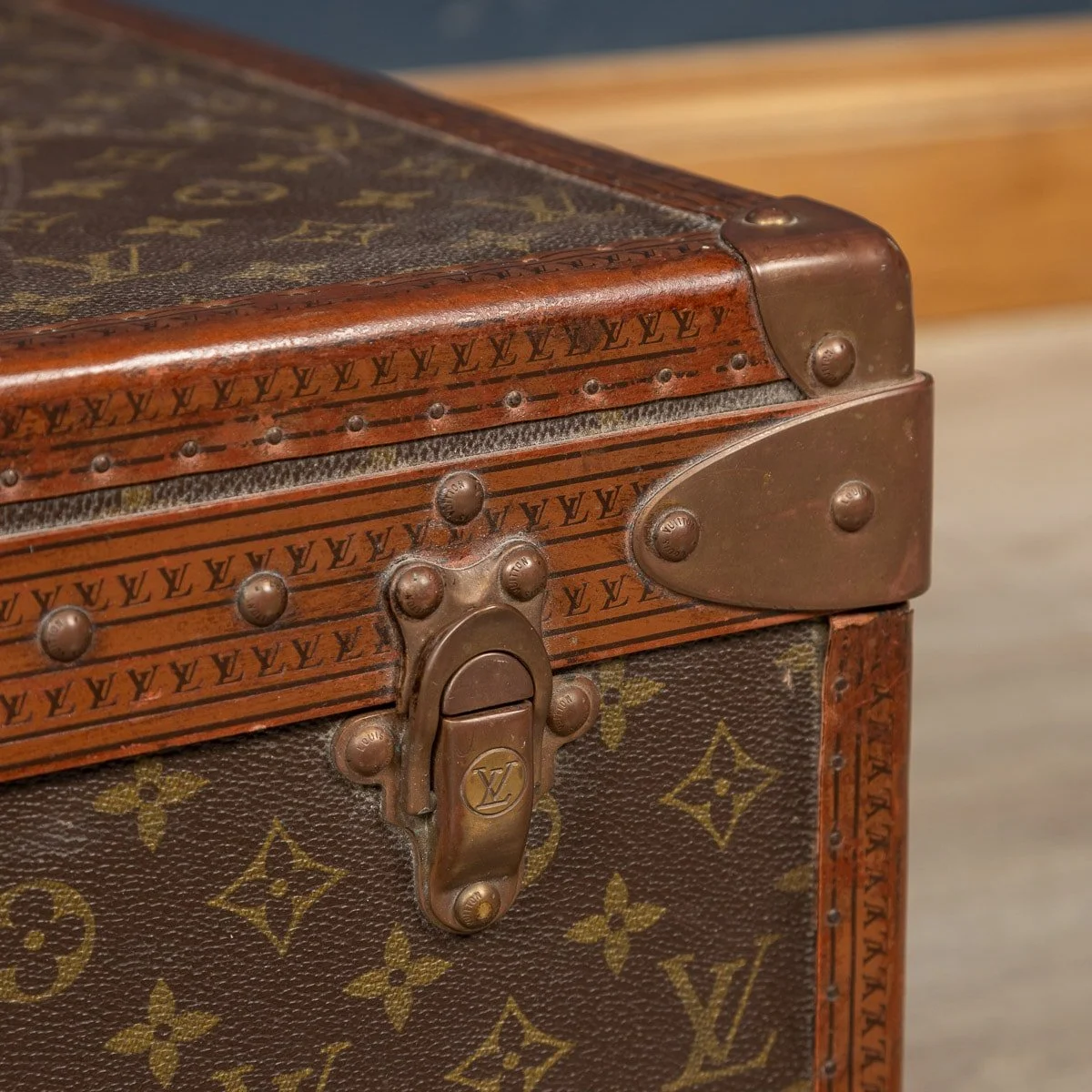 PUSHKIN ANTIQUES - A LOUIS VUITTON SUITCASE IN MONOGRAM CANVAS, FRANCE c.1970 - 21.jpg