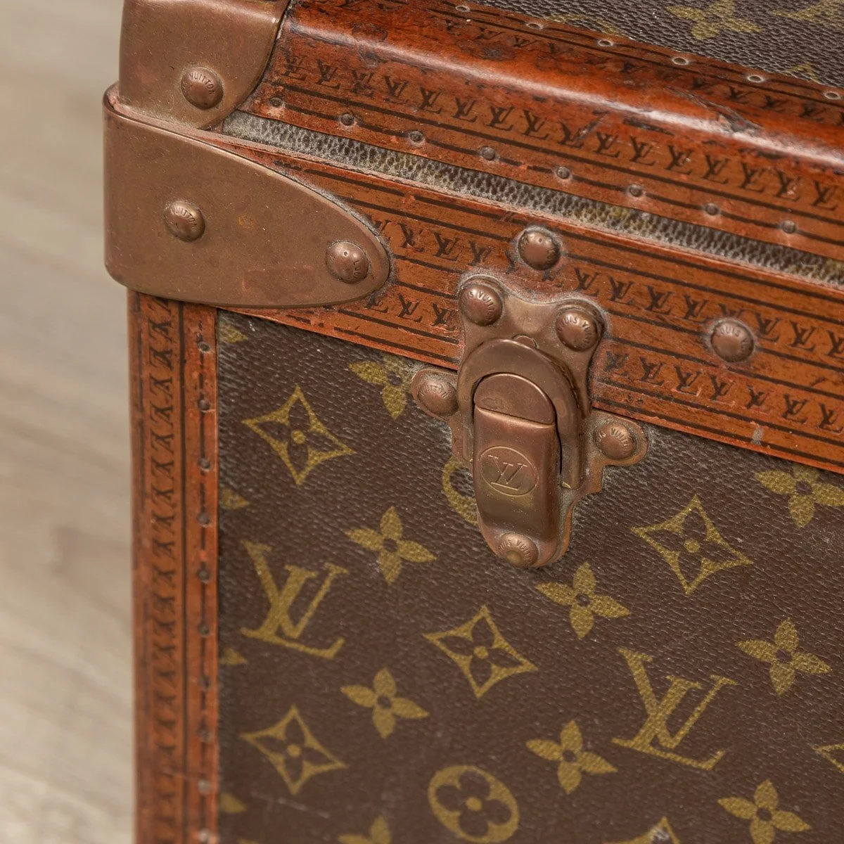PUSHKIN ANTIQUES - A LOUIS VUITTON SUITCASE IN MONOGRAM CANVAS, FRANCE c.1970 - 23.jpg