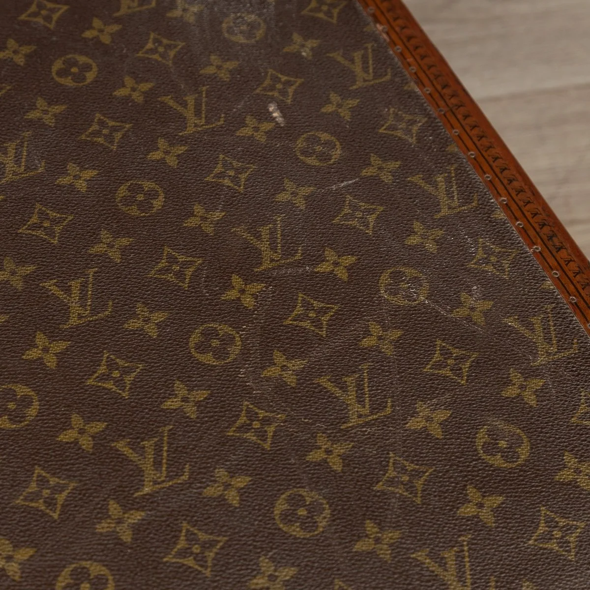 PUSHKIN ANTIQUES - A LOUIS VUITTON SUITCASE IN MONOGRAM CANVAS, FRANCE c.1970 - 29.jpg