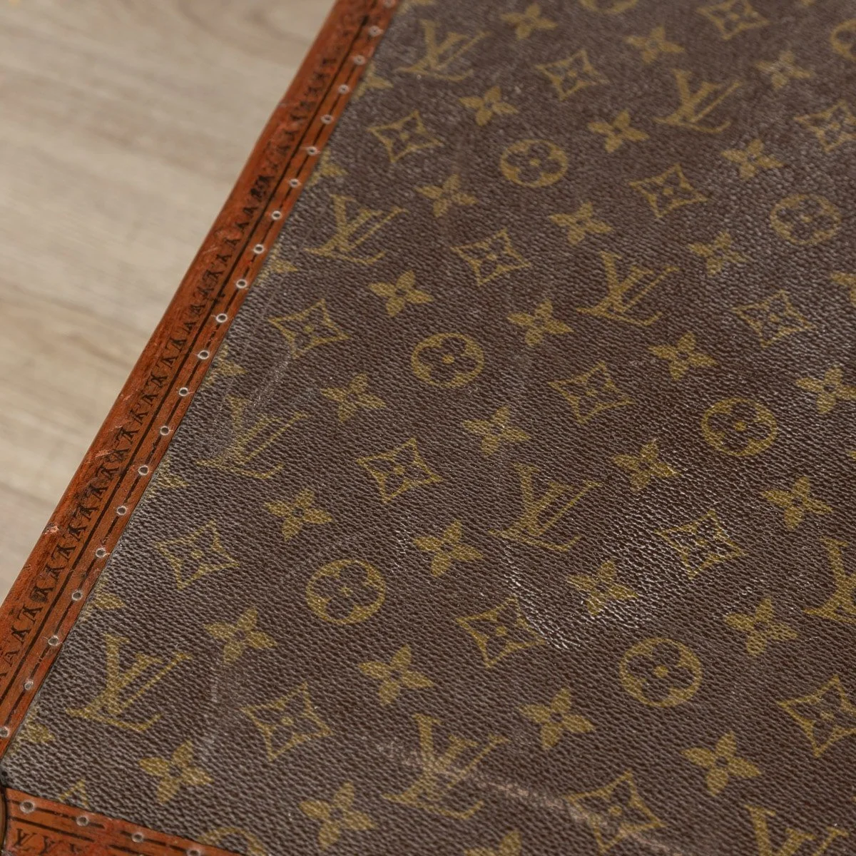 PUSHKIN ANTIQUES - A LOUIS VUITTON SUITCASE IN MONOGRAM CANVAS, FRANCE c.1970 - 25.jpg