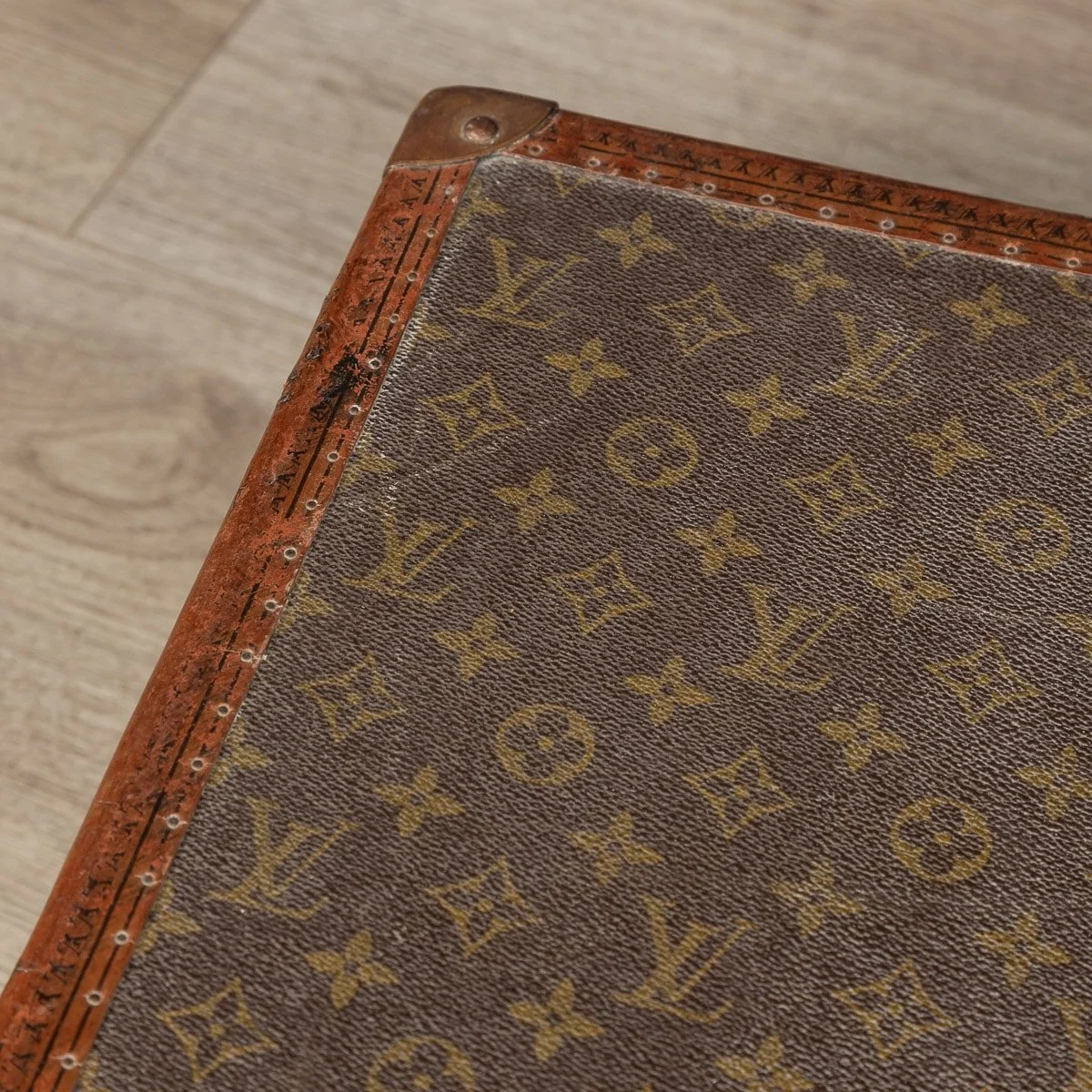 PUSHKIN ANTIQUES - A LOUIS VUITTON SUITCASE IN MONOGRAM CANVAS, FRANCE c.1970 - 26.jpg