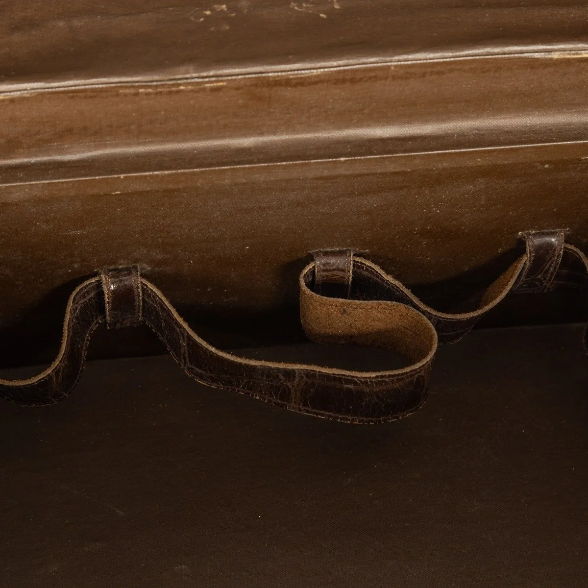 PUSHKIN ANTIQUES - MID 20thC GUCCI CROCODILE LEATHER & BRASS OVERNIGHT TRAVEL VANITY CASE c.1960 - 16.jpg