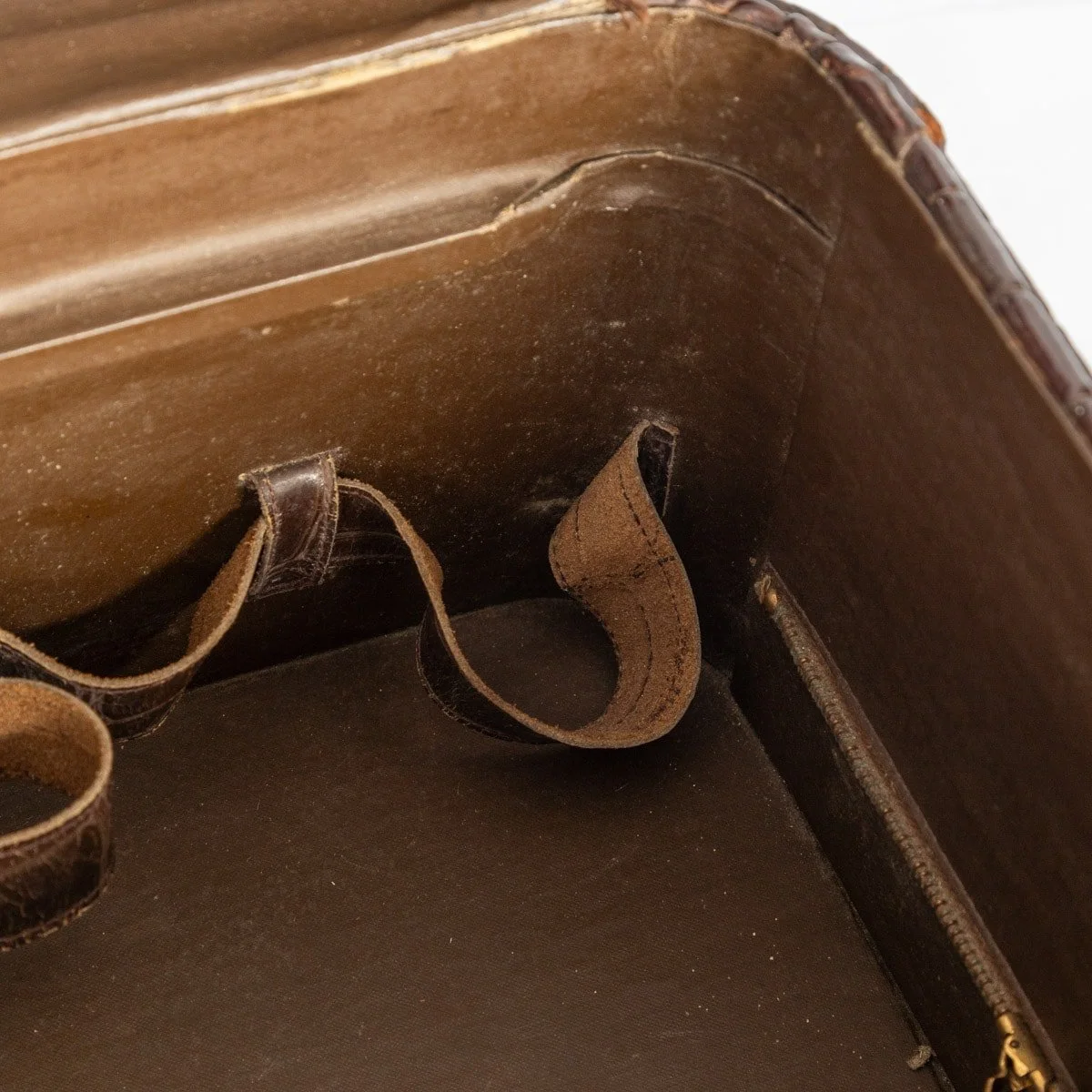 PUSHKIN ANTIQUES - MID 20thC GUCCI CROCODILE LEATHER & BRASS OVERNIGHT TRAVEL VANITY CASE c.1960 - 15.jpg