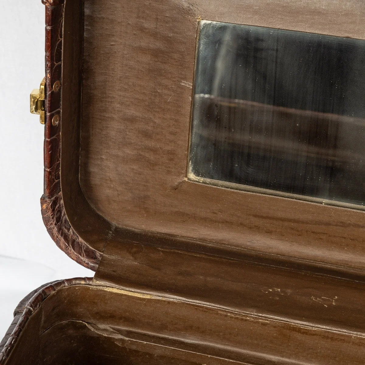 PUSHKIN ANTIQUES - MID 20thC GUCCI CROCODILE LEATHER & BRASS OVERNIGHT TRAVEL VANITY CASE c.1960 - 18.jpg