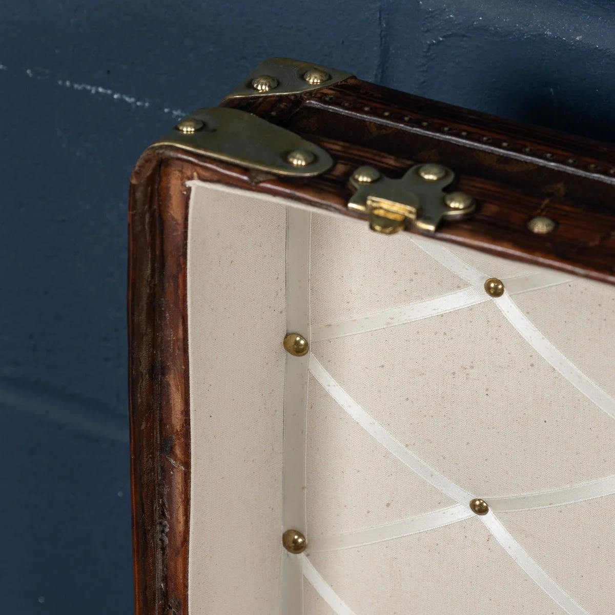 PUSHKIN ANTIQUES - ANTIQUE LOUIS VUITTON HAT TRUNK, FRANCE c.1910 - 17.jpg
