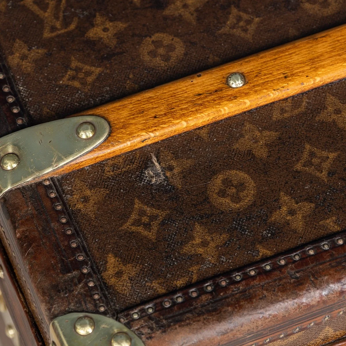 PUSHKIN ANTIQUES - ANTIQUE LOUIS VUITTON HAT TRUNK, FRANCE c.1910 - 19.jpg