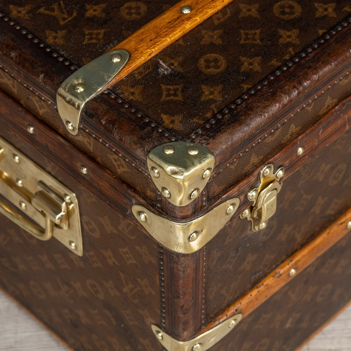 PUSHKIN ANTIQUES - ANTIQUE LOUIS VUITTON HAT TRUNK, FRANCE c.1910 - 38.jpg