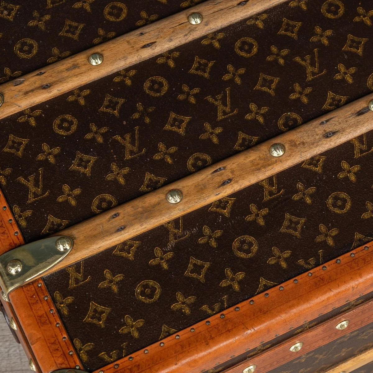 PUSHKIN ANTIQUES - 20thC LOUIS VUITTON TRUNK, FRANCE c.1930 - 75.jpg
