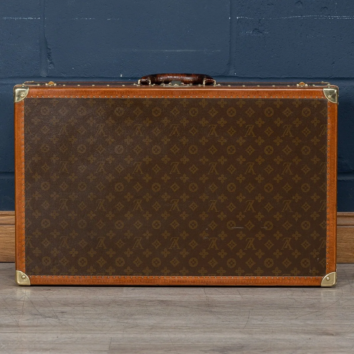 PUSHKIN ANTIQUES - 20thC LOUIS VUITTON SUITCASE IN MONOGRAM CANVAS, FRANCE - 09.jpg