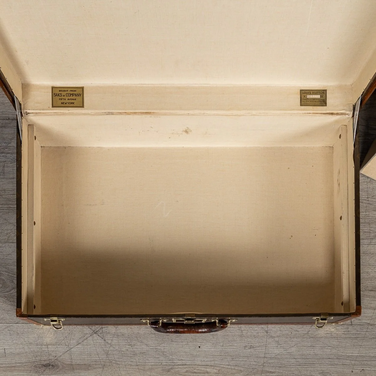 PUSHKIN ANTIQUES - 20thC LOUIS VUITTON SUITCASE IN MONOGRAM CANVAS, FRANCE - 12.jpg