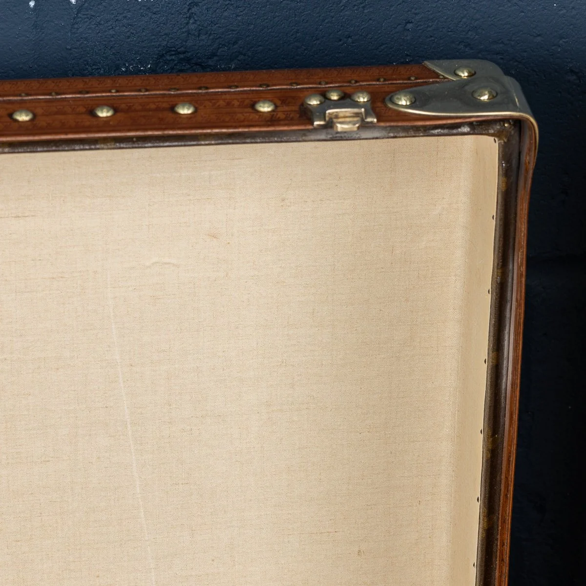 PUSHKIN ANTIQUES - 20thC LOUIS VUITTON SUITCASE IN MONOGRAM CANVAS, FRANCE - 19.jpg