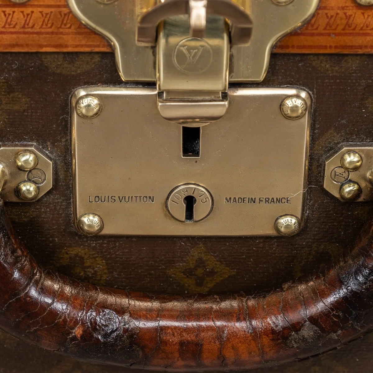 PUSHKIN ANTIQUES - 20thC LOUIS VUITTON SUITCASE IN MONOGRAM CANVAS, FRANCE - 22.jpg