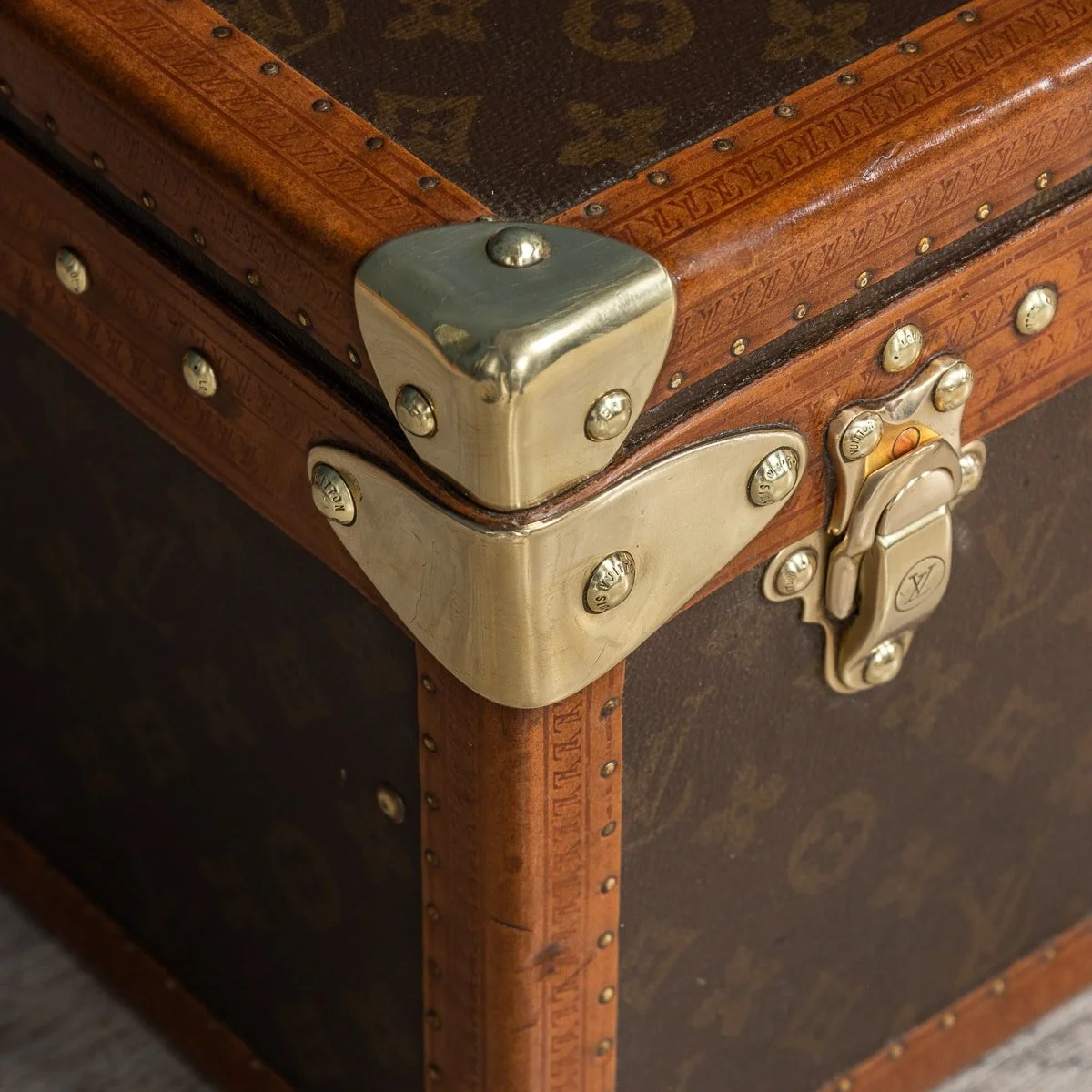 PUSHKIN ANTIQUES - 20thC LOUIS VUITTON SUITCASE IN MONOGRAM CANVAS, FRANCE - 30.jpg