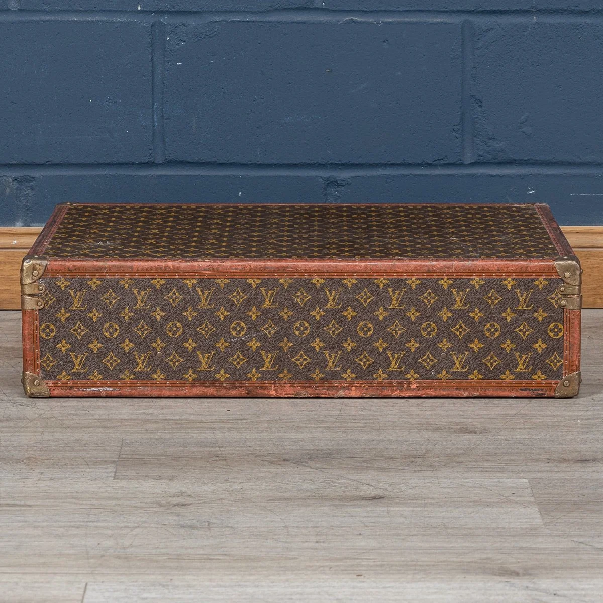 PUSHKIN ANTIQUES - 20thC LOUIS VUITTON SUITCASE IN MONOGRAM CANVAS, FRANCE c.1970 - 06.jpg