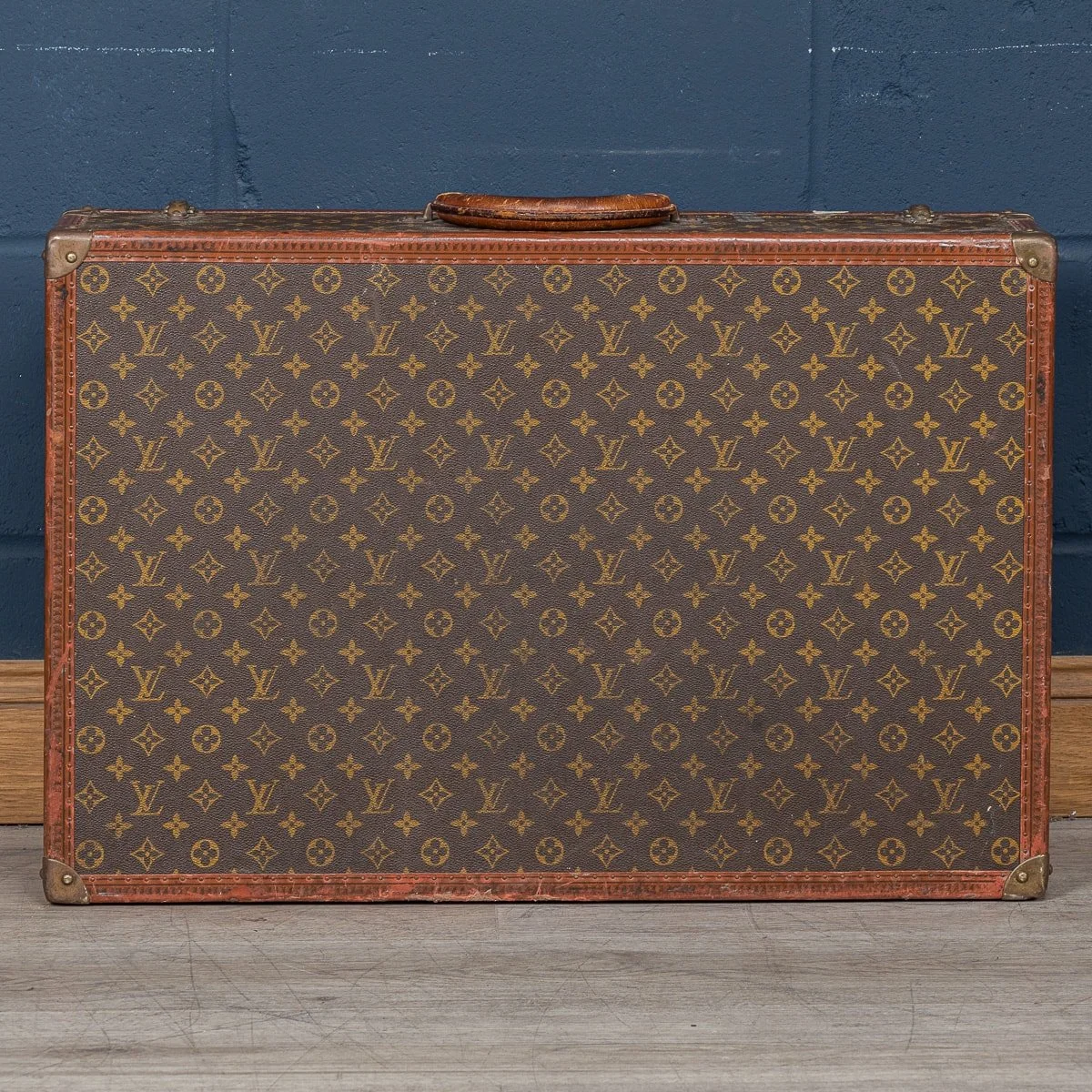 PUSHKIN ANTIQUES - 20thC LOUIS VUITTON SUITCASE IN MONOGRAM CANVAS, FRANCE c.1970 - 09.jpg