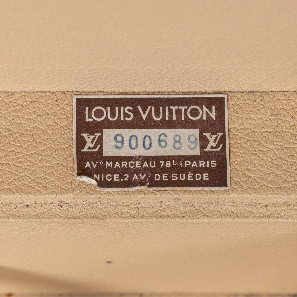PUSHKIN ANTIQUES - 20thC LOUIS VUITTON SUITCASE IN MONOGRAM CANVAS, FRANCE c.1970 - 12.jpg