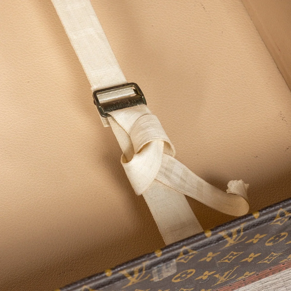 PUSHKIN ANTIQUES - 20thC LOUIS VUITTON SUITCASE IN MONOGRAM CANVAS, FRANCE c.1970 - 13.jpg