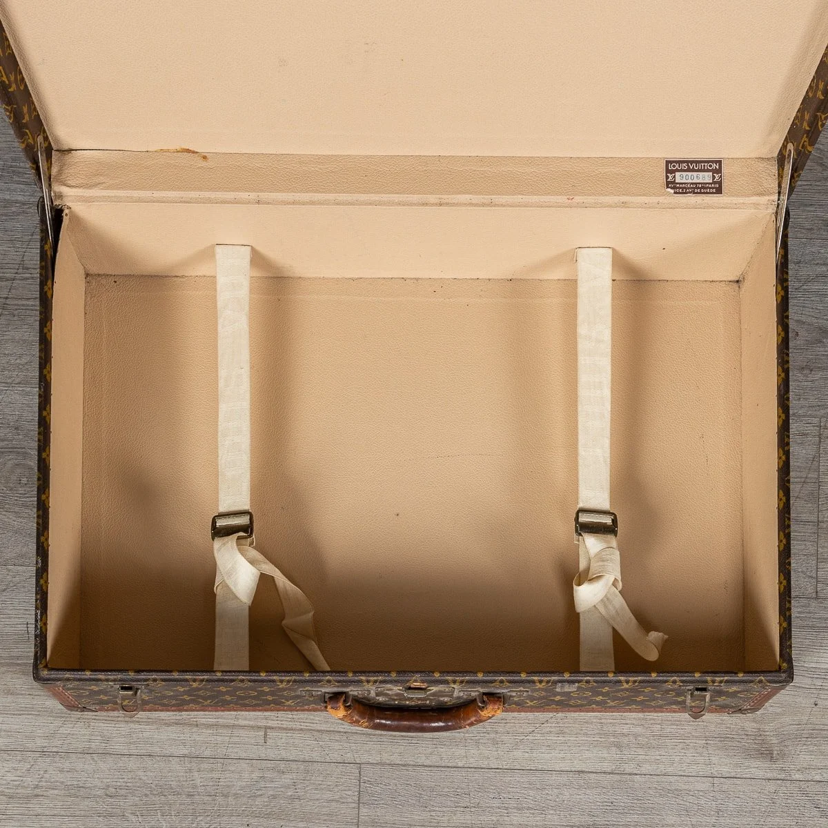 PUSHKIN ANTIQUES - 20thC LOUIS VUITTON SUITCASE IN MONOGRAM CANVAS, FRANCE c.1970 - 11.jpg