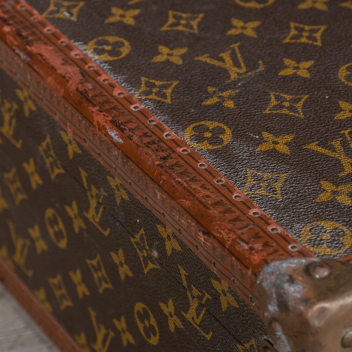 PUSHKIN ANTIQUES - 20thC LOUIS VUITTON SUITCASE IN MONOGRAM CANVAS, FRANCE c.1970 - 18.jpg