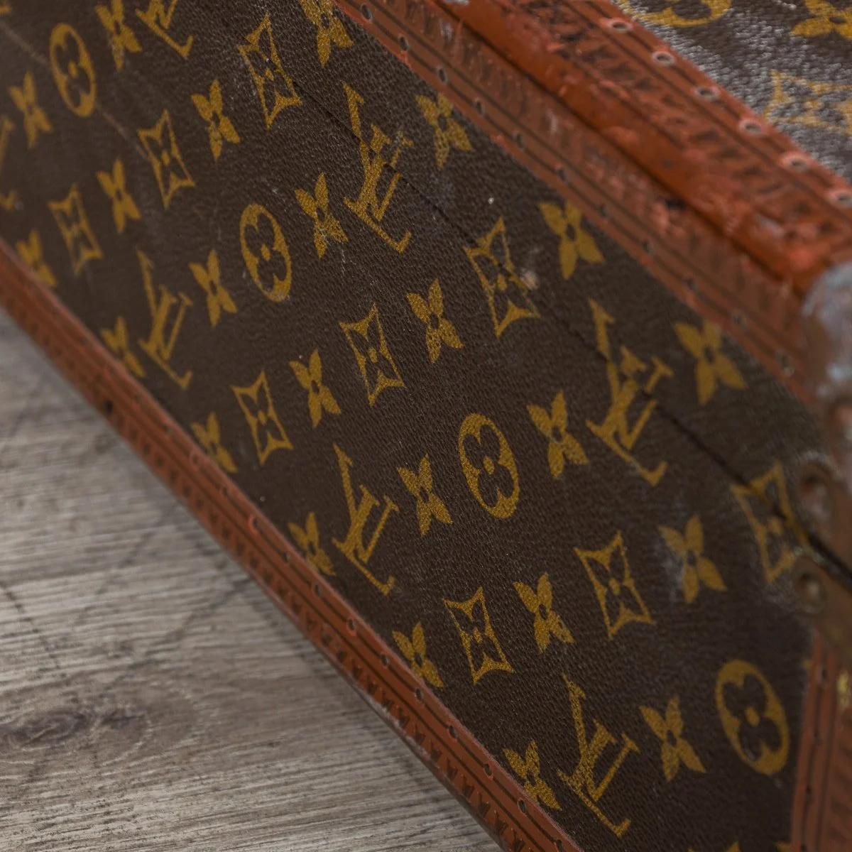 PUSHKIN ANTIQUES - 20thC LOUIS VUITTON SUITCASE IN MONOGRAM CANVAS, FRANCE c.1970 - 22.jpg