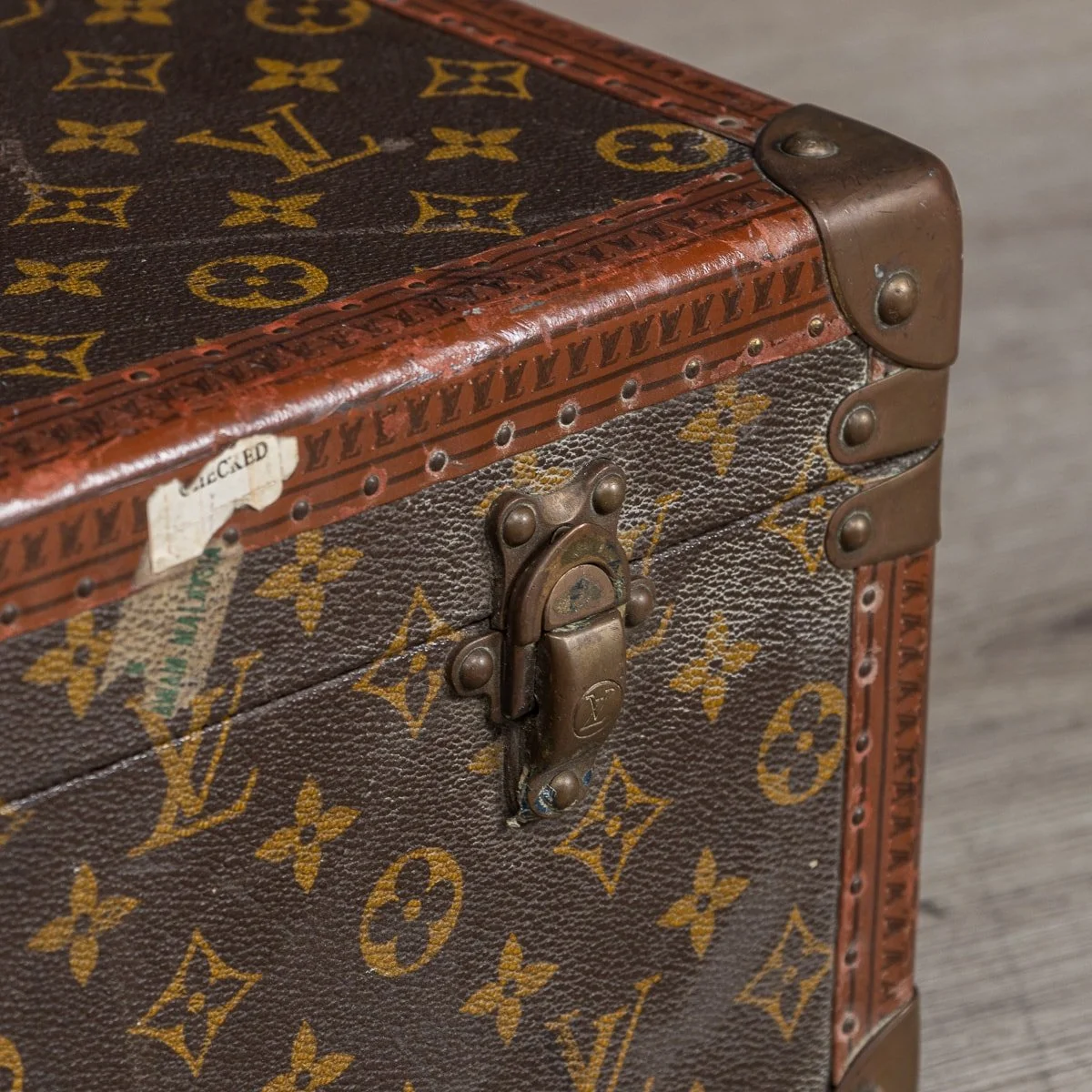 PUSHKIN ANTIQUES - 20thC LOUIS VUITTON SUITCASE IN MONOGRAM CANVAS, FRANCE c.1970 - 26.jpg