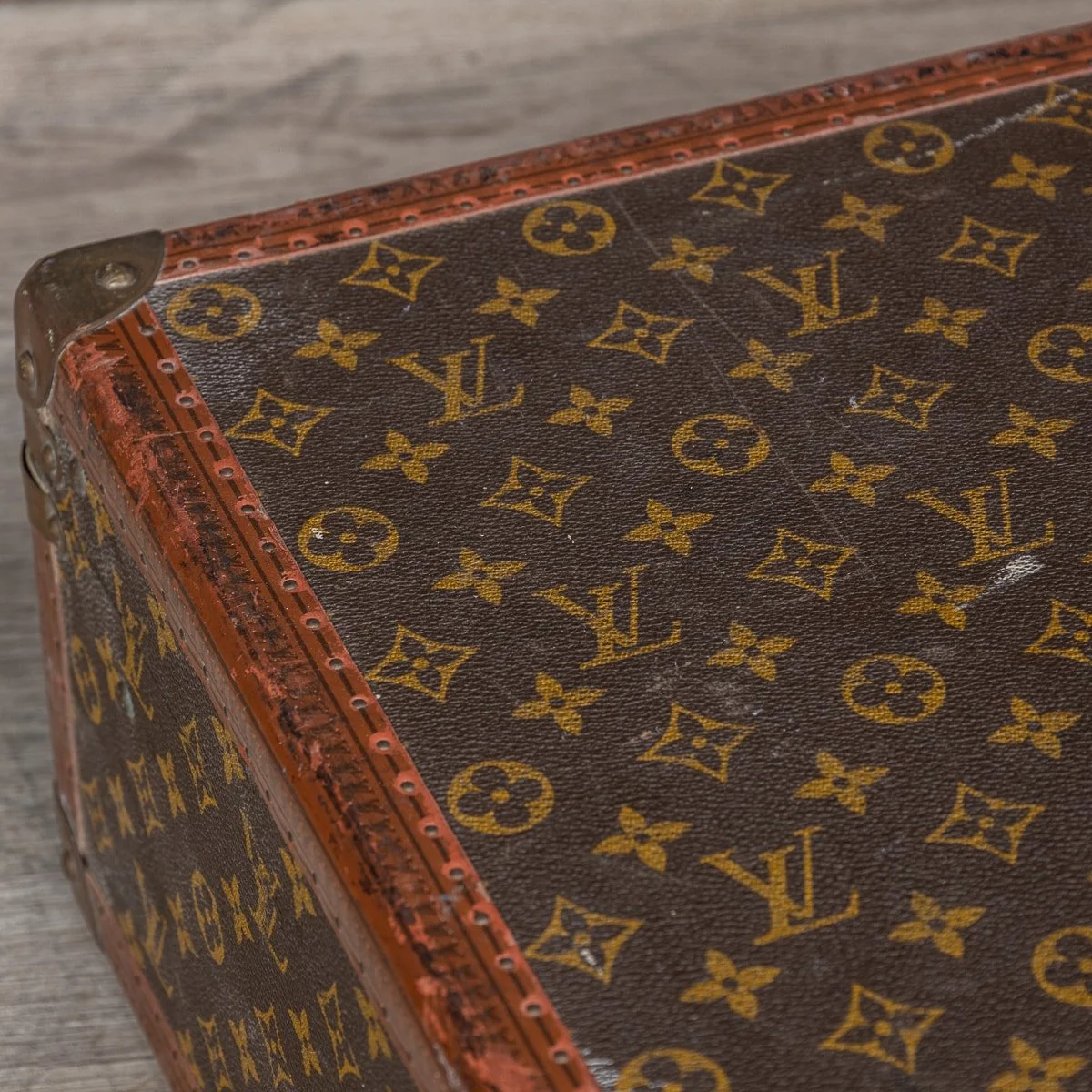 PUSHKIN ANTIQUES - 20thC LOUIS VUITTON SUITCASE IN MONOGRAM CANVAS, FRANCE c.1970 - 20.jpg