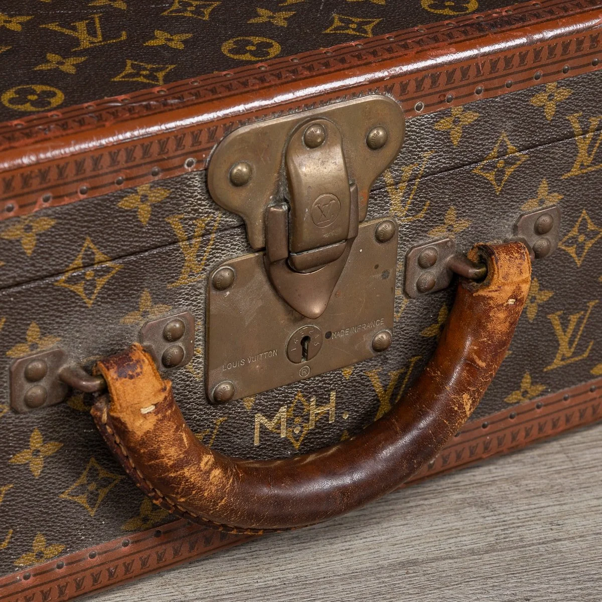 PUSHKIN ANTIQUES - 20thC LOUIS VUITTON SUITCASE IN MONOGRAM CANVAS, FRANCE c.1970 - 25.jpg