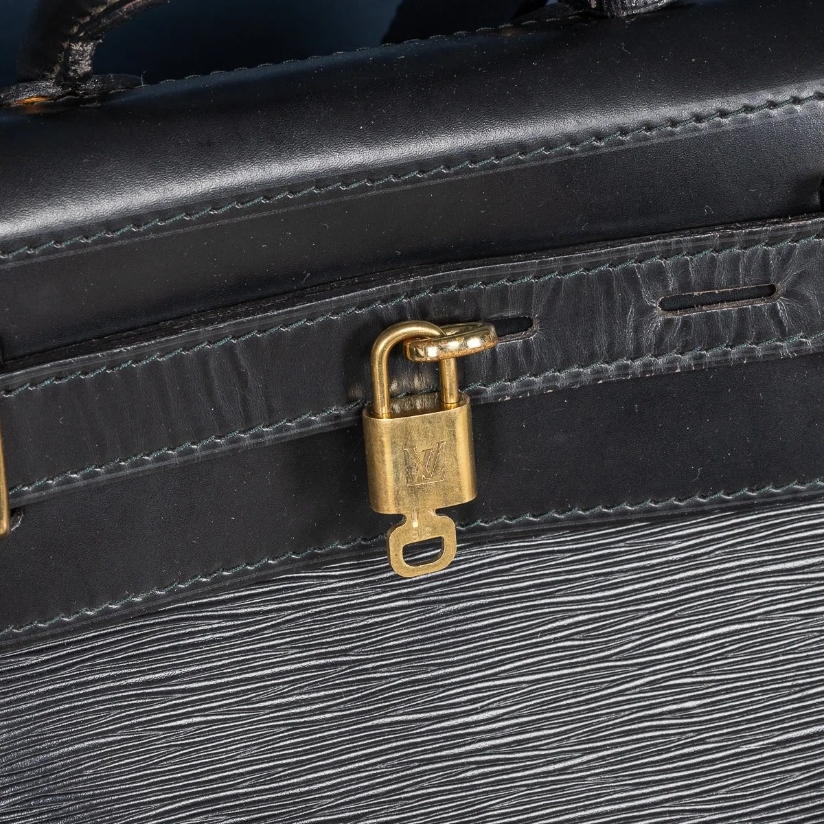 PUSHKIN ANTIQUES - 20thC LOUIS VUITTON STEAMER BAG IN EPI LEATHER CANVAS, MADE IN FRANCE - 13.jpg