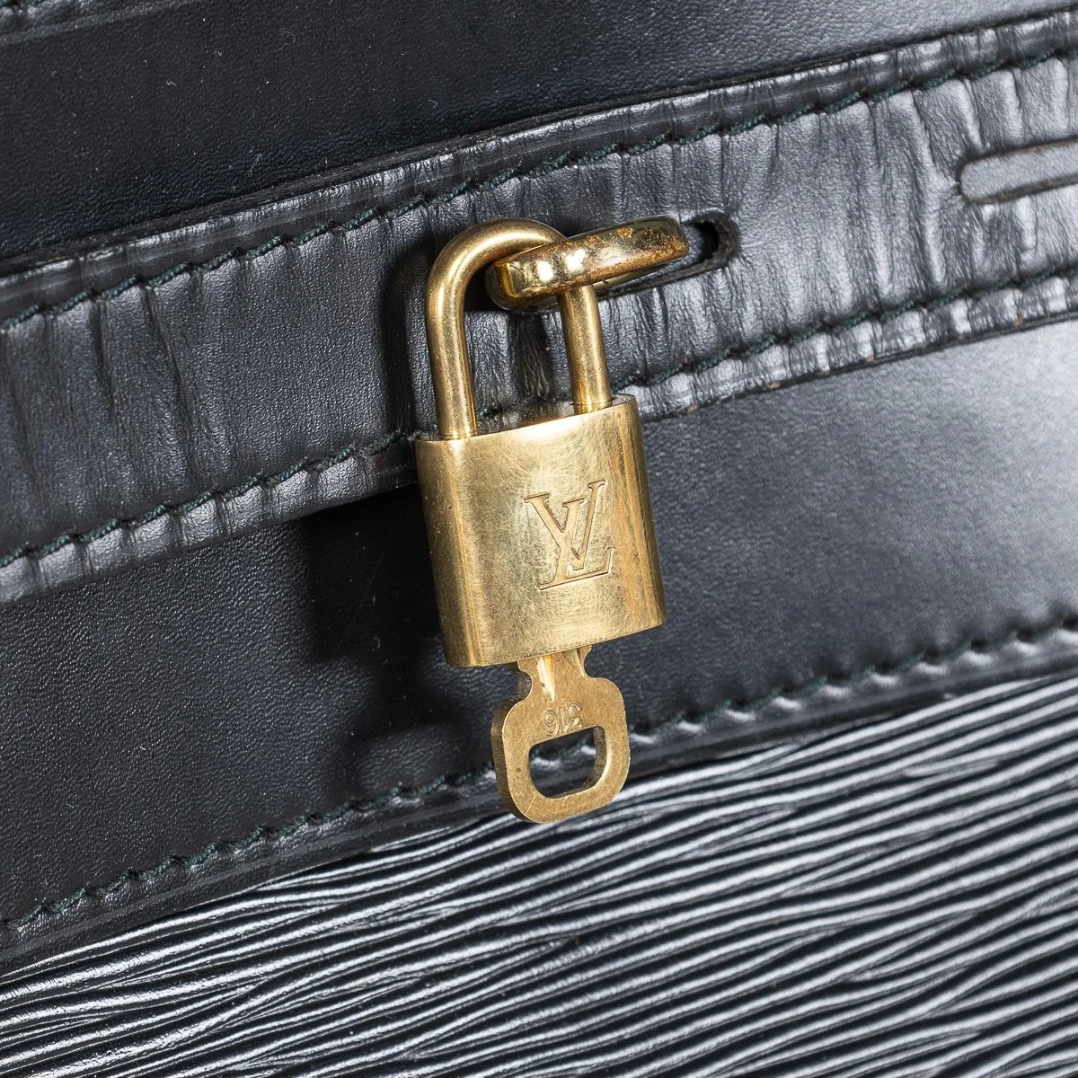 PUSHKIN ANTIQUES - 20thC LOUIS VUITTON STEAMER BAG IN EPI LEATHER CANVAS, MADE IN FRANCE - 19.jpg