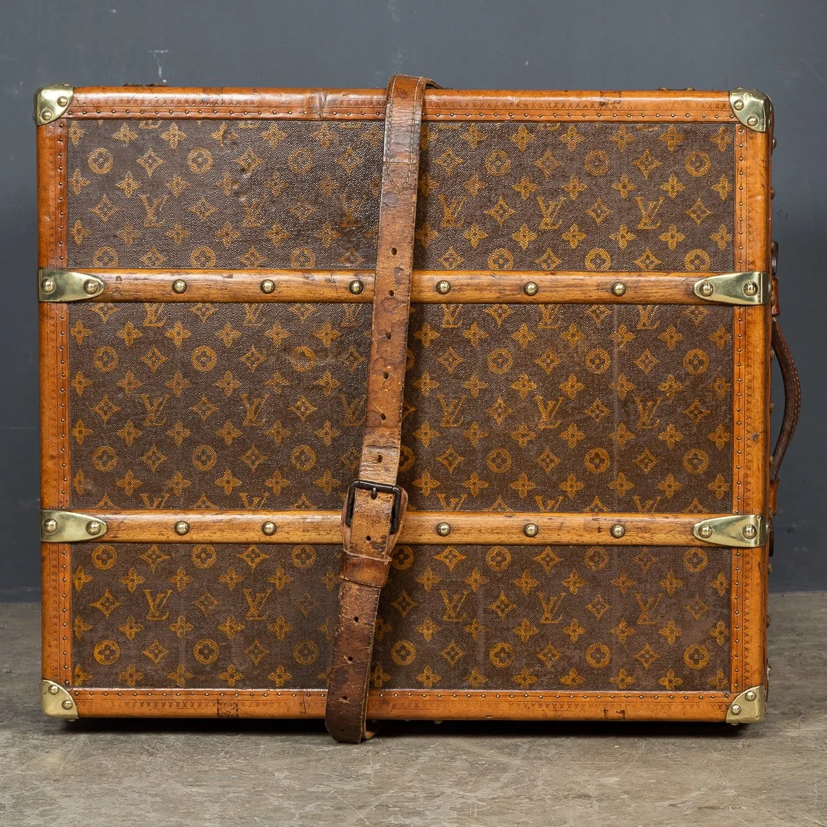 PUSHKIN ANTIQUES - 20thC LOUIS VUITTON HAT TRUNK IN MONOGRAM CANVAS, FRANCE c.1930 - 08.jpg
