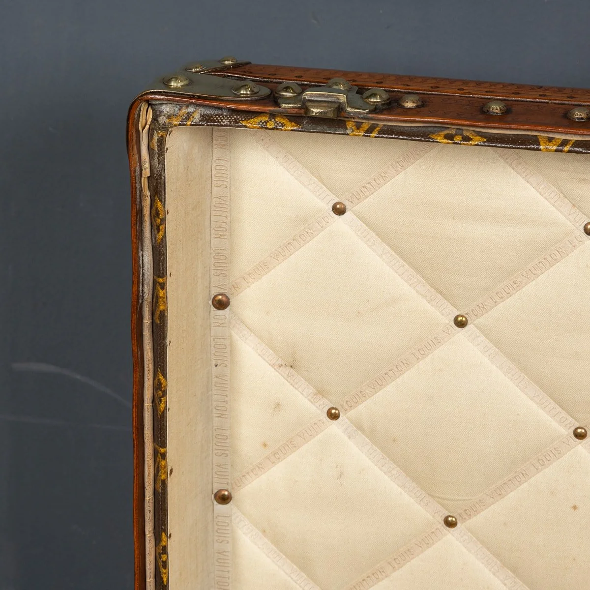 PUSHKIN ANTIQUES - 20thC LOUIS VUITTON HAT TRUNK IN MONOGRAM CANVAS, FRANCE c.1930 - 14.jpg
