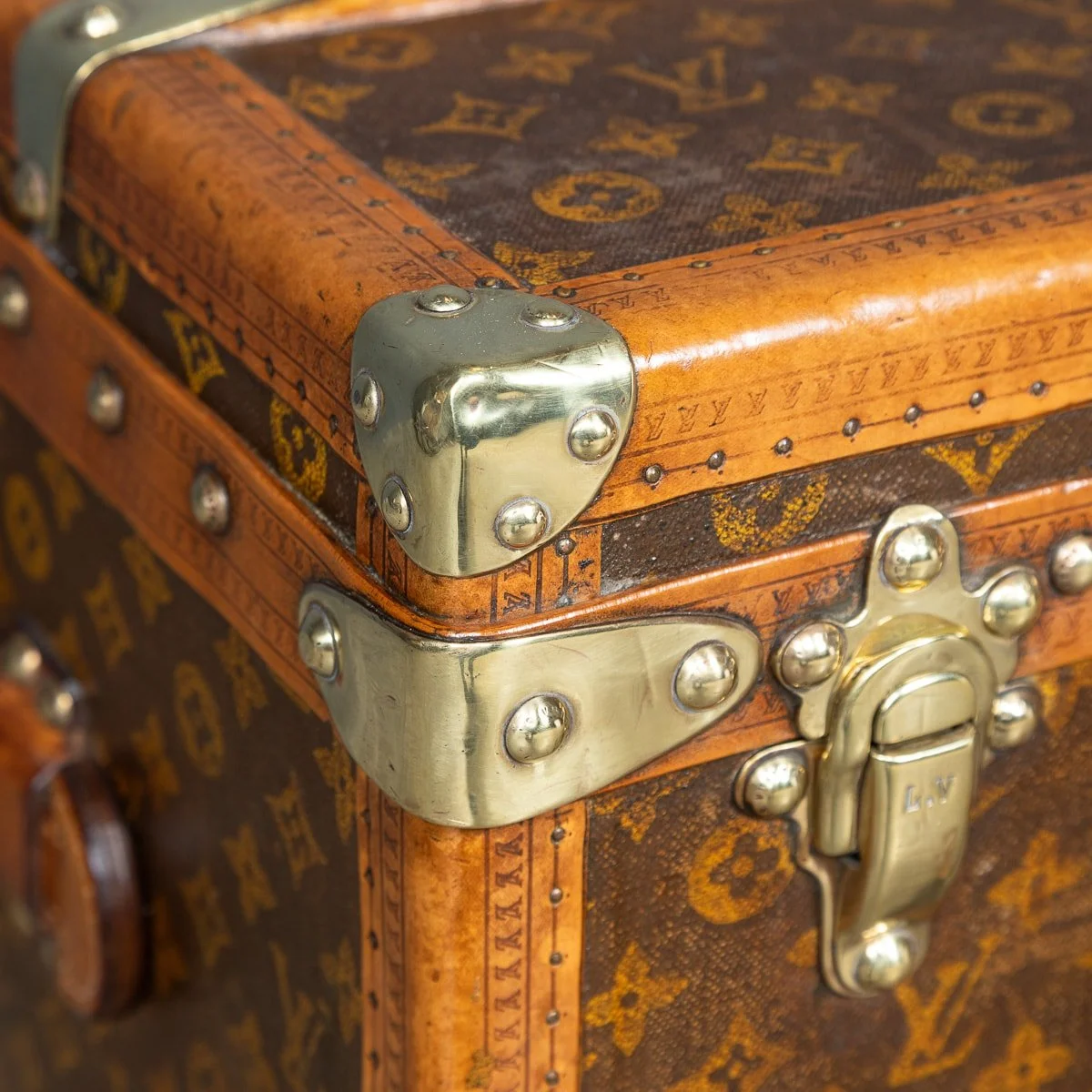 PUSHKIN ANTIQUES - 20thC LOUIS VUITTON HAT TRUNK IN MONOGRAM CANVAS, FRANCE c.1930 - 23.jpg
