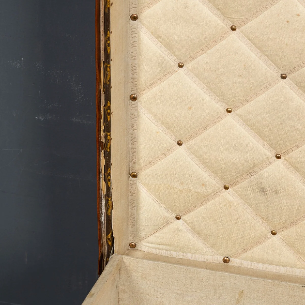 PUSHKIN ANTIQUES - 20thC LOUIS VUITTON HAT TRUNK IN MONOGRAM CANVAS, FRANCE c.1930 - 15.jpg