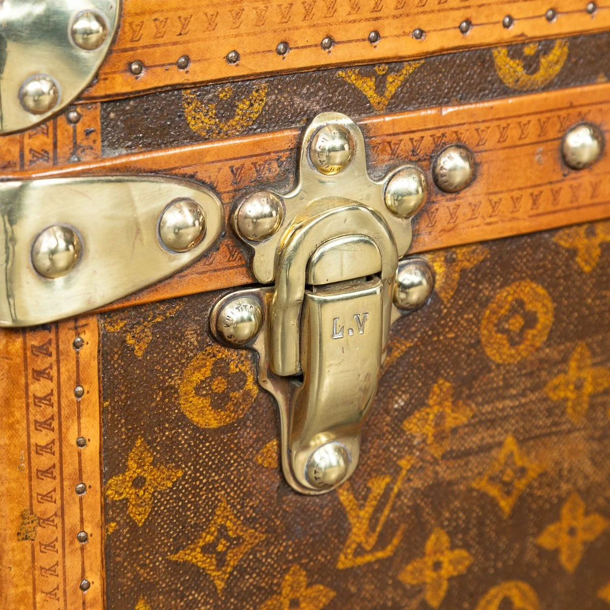 PUSHKIN ANTIQUES - 20thC LOUIS VUITTON HAT TRUNK IN MONOGRAM CANVAS, FRANCE c.1930 - 22.jpg