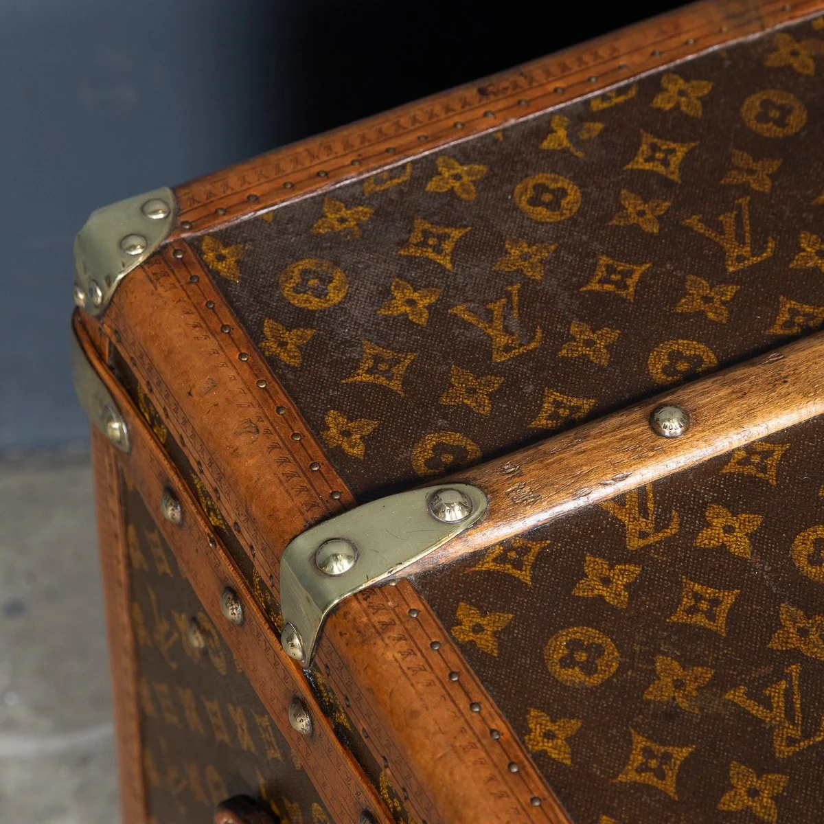 PUSHKIN ANTIQUES - 20thC LOUIS VUITTON HAT TRUNK IN MONOGRAM CANVAS, FRANCE c.1930 - 29.jpg