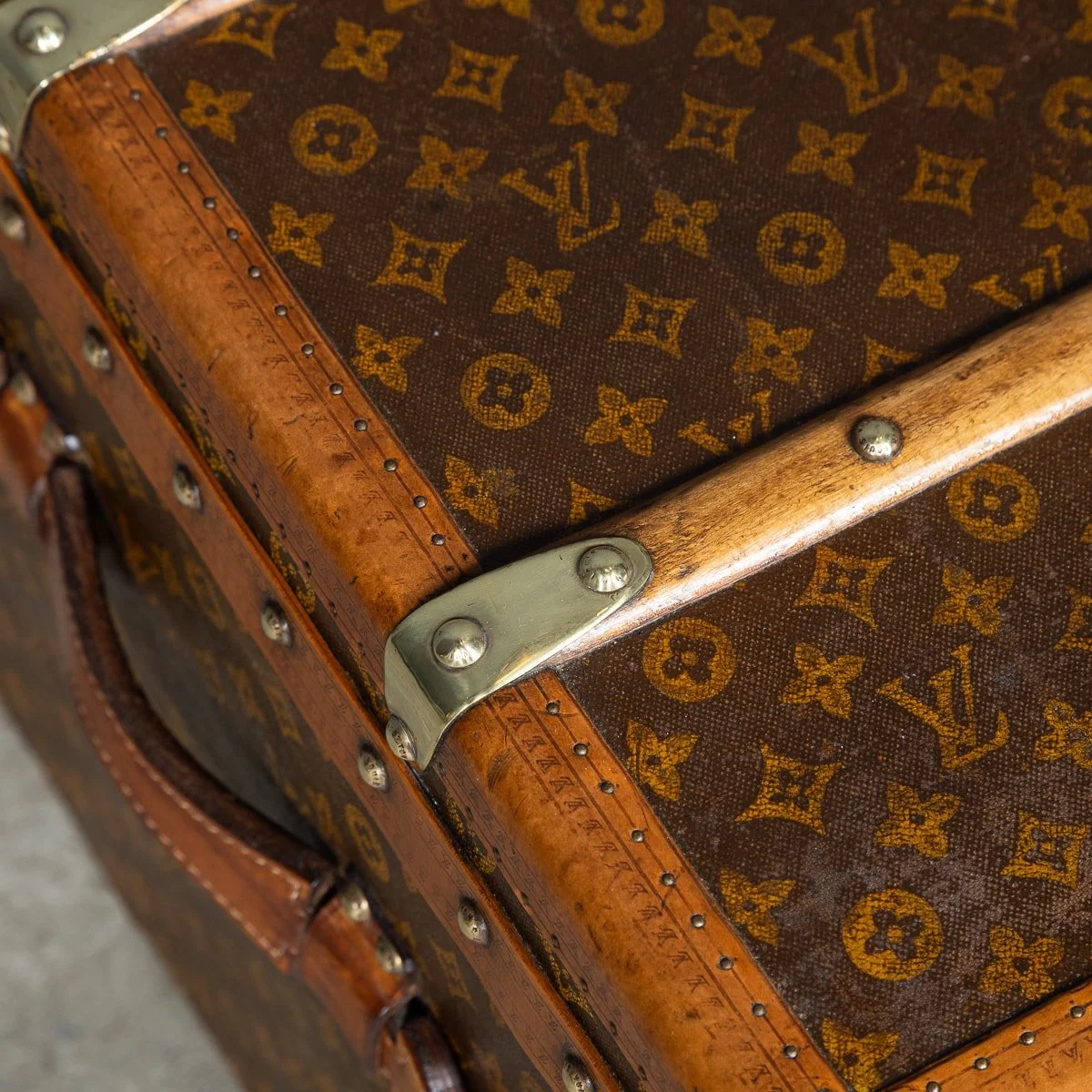 PUSHKIN ANTIQUES - 20thC LOUIS VUITTON HAT TRUNK IN MONOGRAM CANVAS, FRANCE c.1930 - 28.jpg