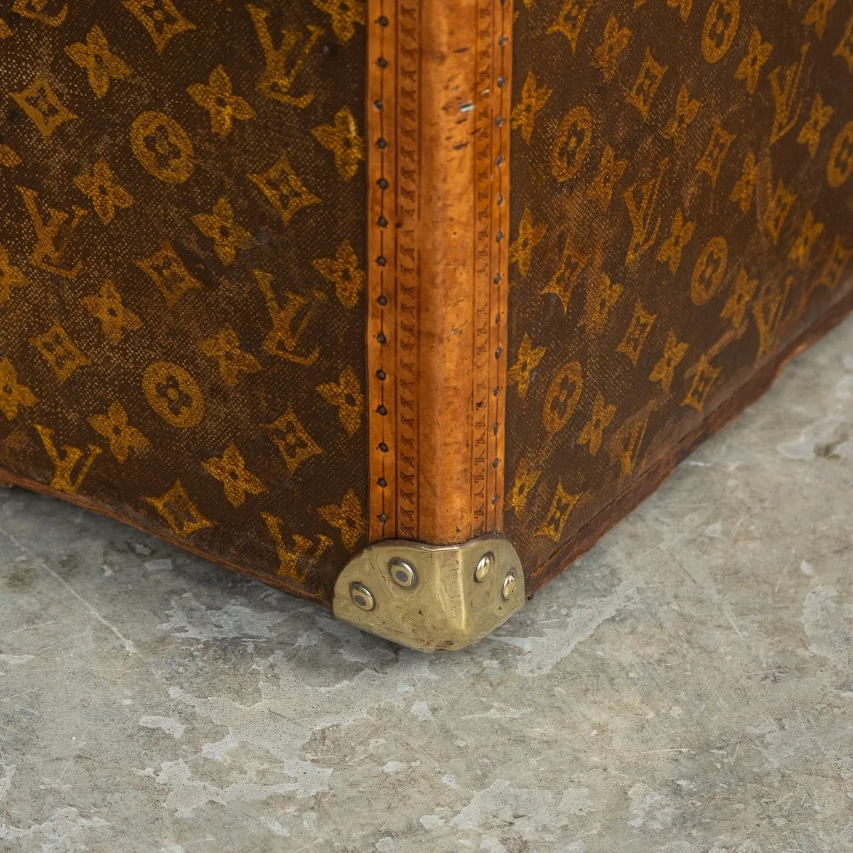 PUSHKIN ANTIQUES - 20thC LOUIS VUITTON HAT TRUNK IN MONOGRAM CANVAS, FRANCE c.1930 - 35.jpg