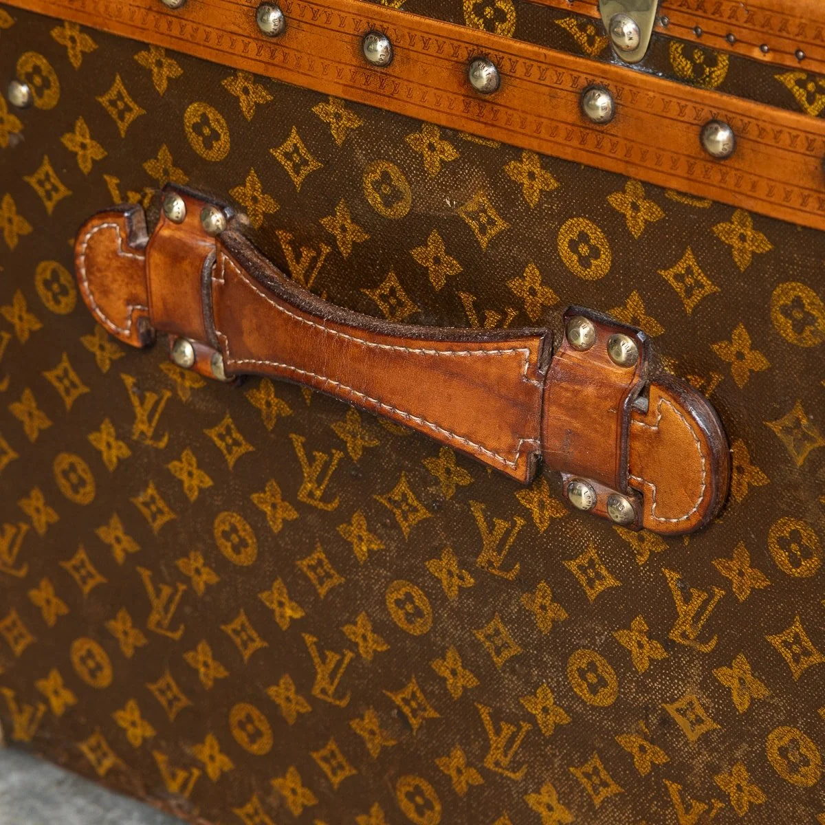 PUSHKIN ANTIQUES - 20thC LOUIS VUITTON HAT TRUNK IN MONOGRAM CANVAS, FRANCE c.1930 - 33.jpg