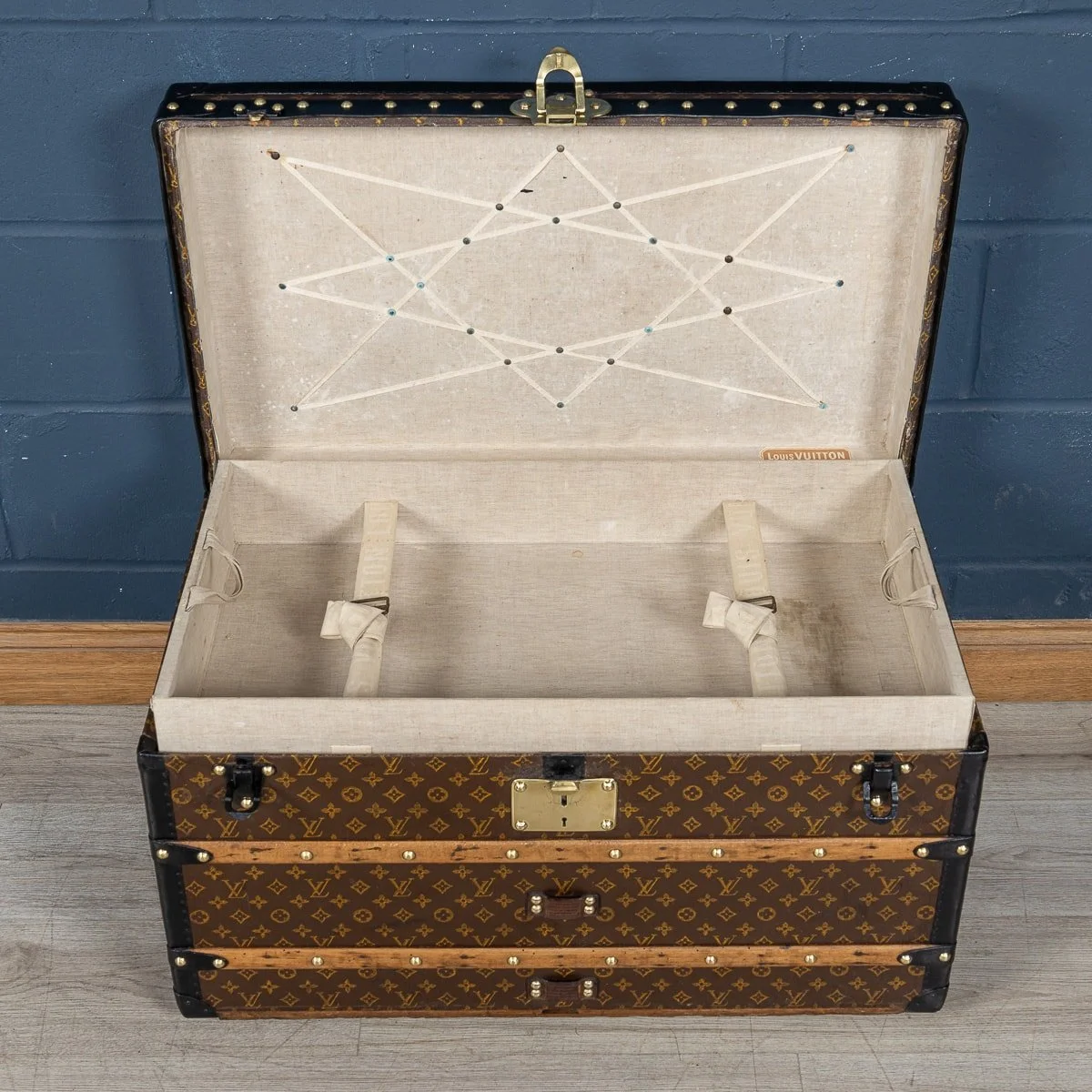 PUSHKIN ANTIQUES - 20th CENTURY LOUIS VUITTON COURIER TRUNK, FRANCE c.1930 - 12.jpg