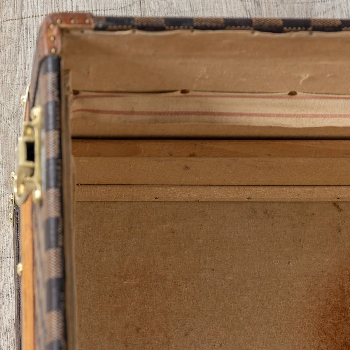 PUSHKIN ANTIQUES - RARE 19th CENTURY LOUIS VUITTON SHIRT TRUNK IN DAMIER CANVAS, FRANCE c.1895 - 19.jpg