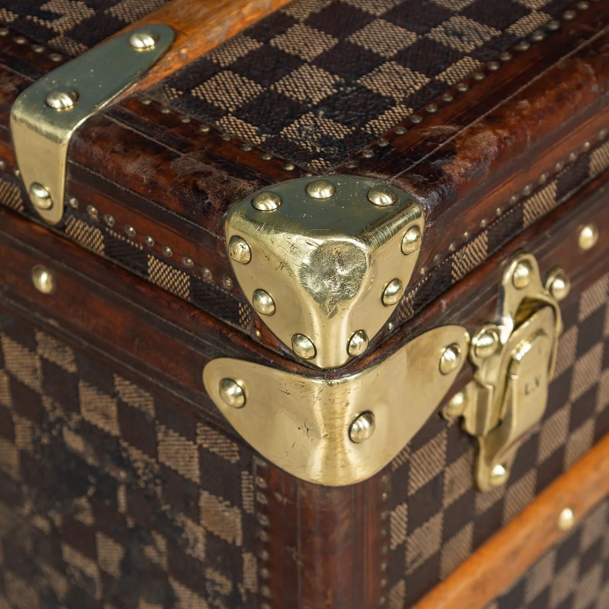 PUSHKIN ANTIQUES - RARE 19th CENTURY LOUIS VUITTON SHIRT TRUNK IN DAMIER CANVAS, FRANCE c.1895 - 35.jpg
