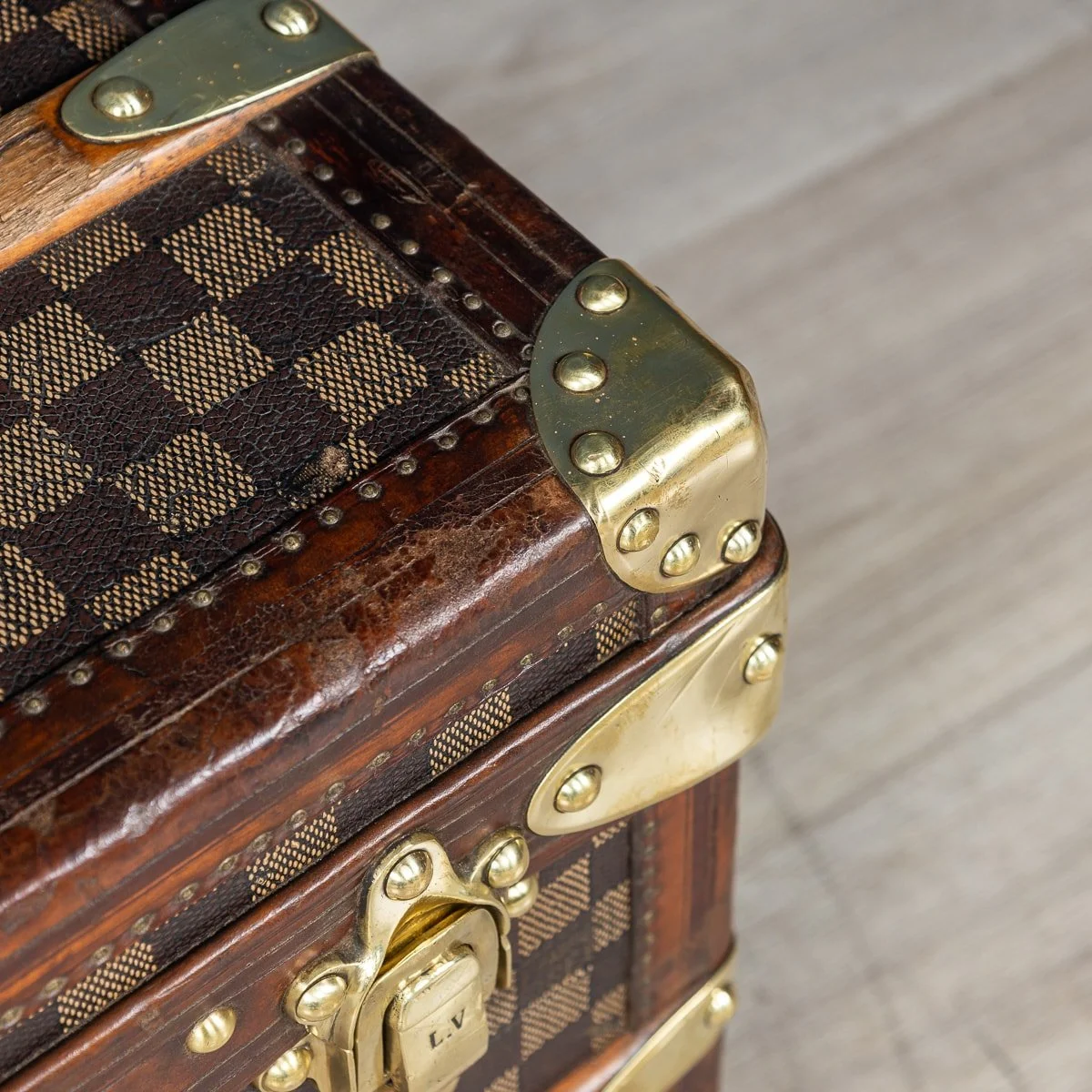 PUSHKIN ANTIQUES - RARE 19th CENTURY LOUIS VUITTON SHIRT TRUNK IN DAMIER CANVAS, FRANCE c.1895 - 26.jpg
