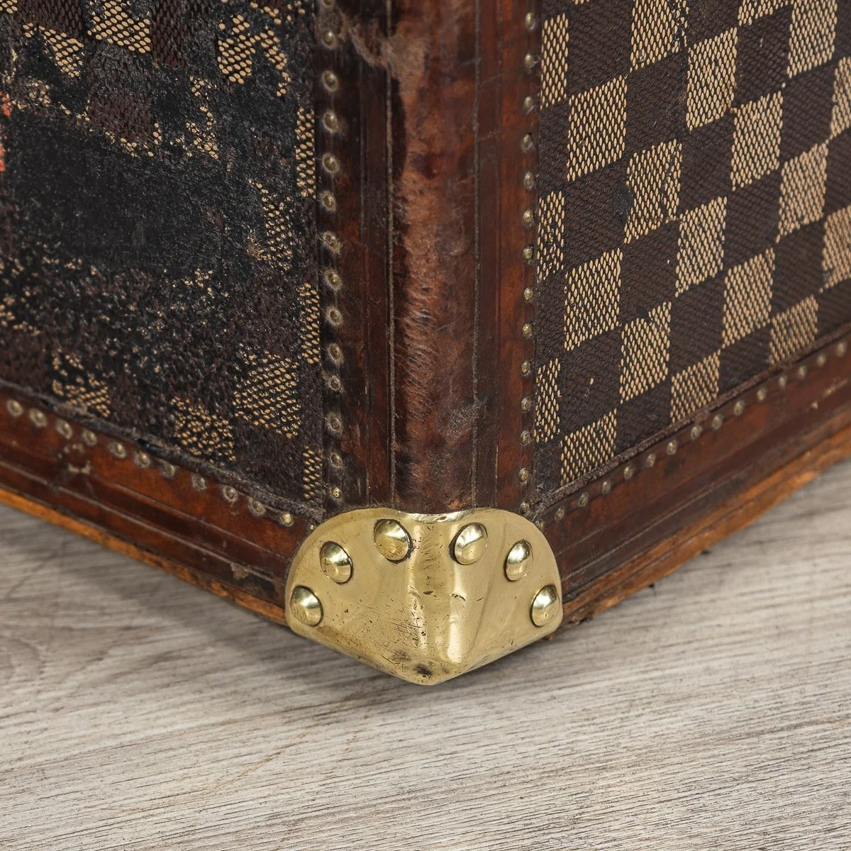 PUSHKIN ANTIQUES - RARE 19th CENTURY LOUIS VUITTON SHIRT TRUNK IN DAMIER CANVAS, FRANCE c.1895 - 33.jpg