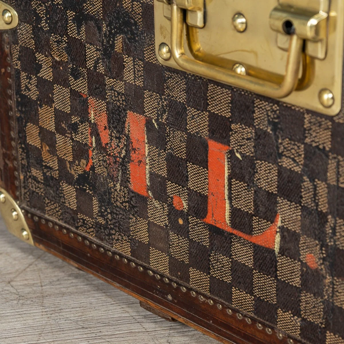 PUSHKIN ANTIQUES - RARE 19th CENTURY LOUIS VUITTON SHIRT TRUNK IN DAMIER CANVAS, FRANCE c.1895 - 31.jpg
