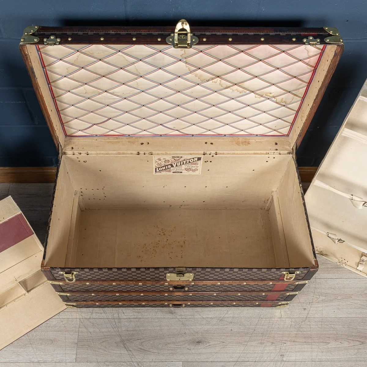 PUSHKIN ANTIQUES - ANTIQUE 20thC LOUIS VUITTON COURIER TRUNK IN DAMIER CANVAS, FRANCE c.1900 - 14.jpg