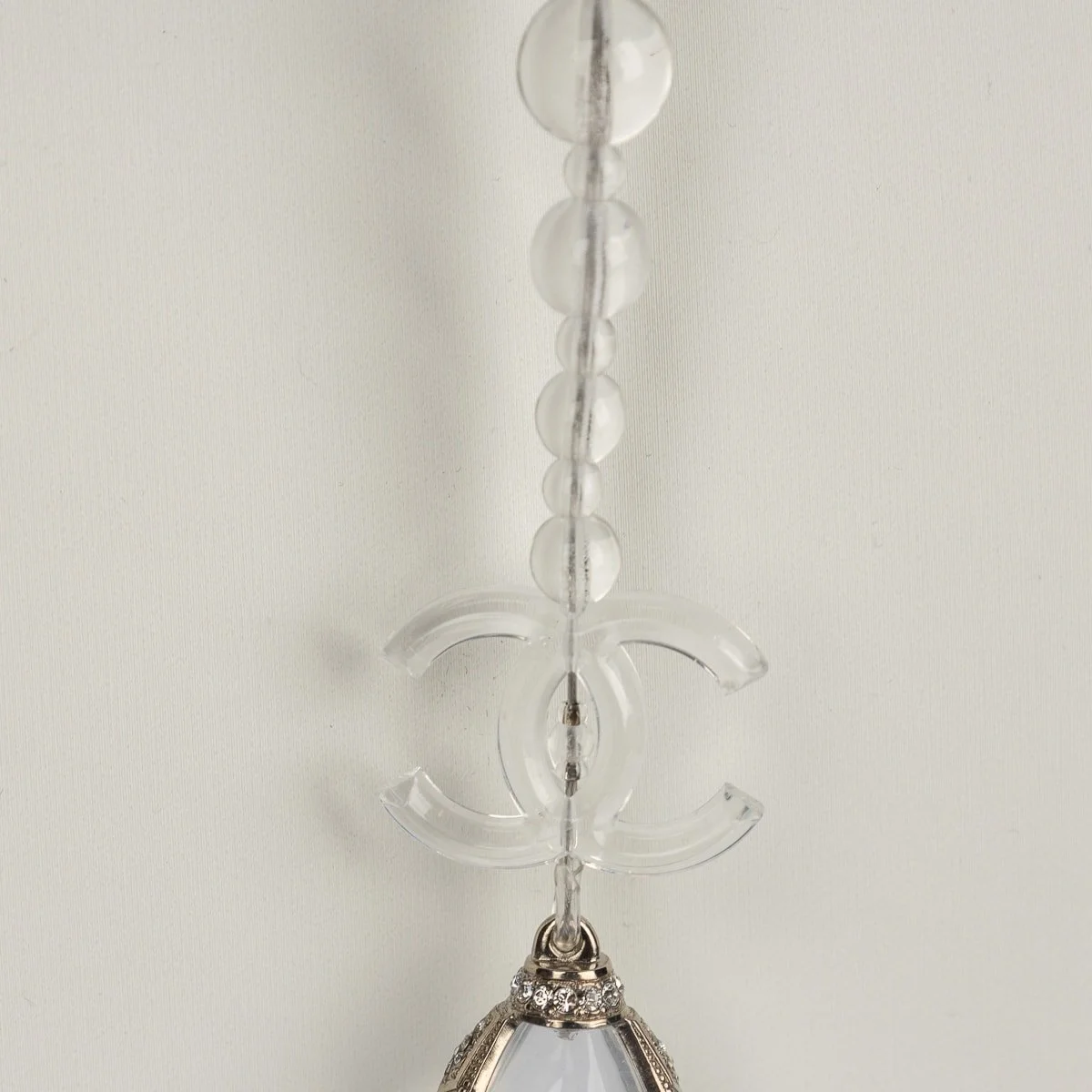 PUSHKIN ANTIQUES - CHANEL 18S TRANSPARENT CRYSTAL BEAD CC LOGO TEARDROP NECKLACE : BELT - 10.jpg