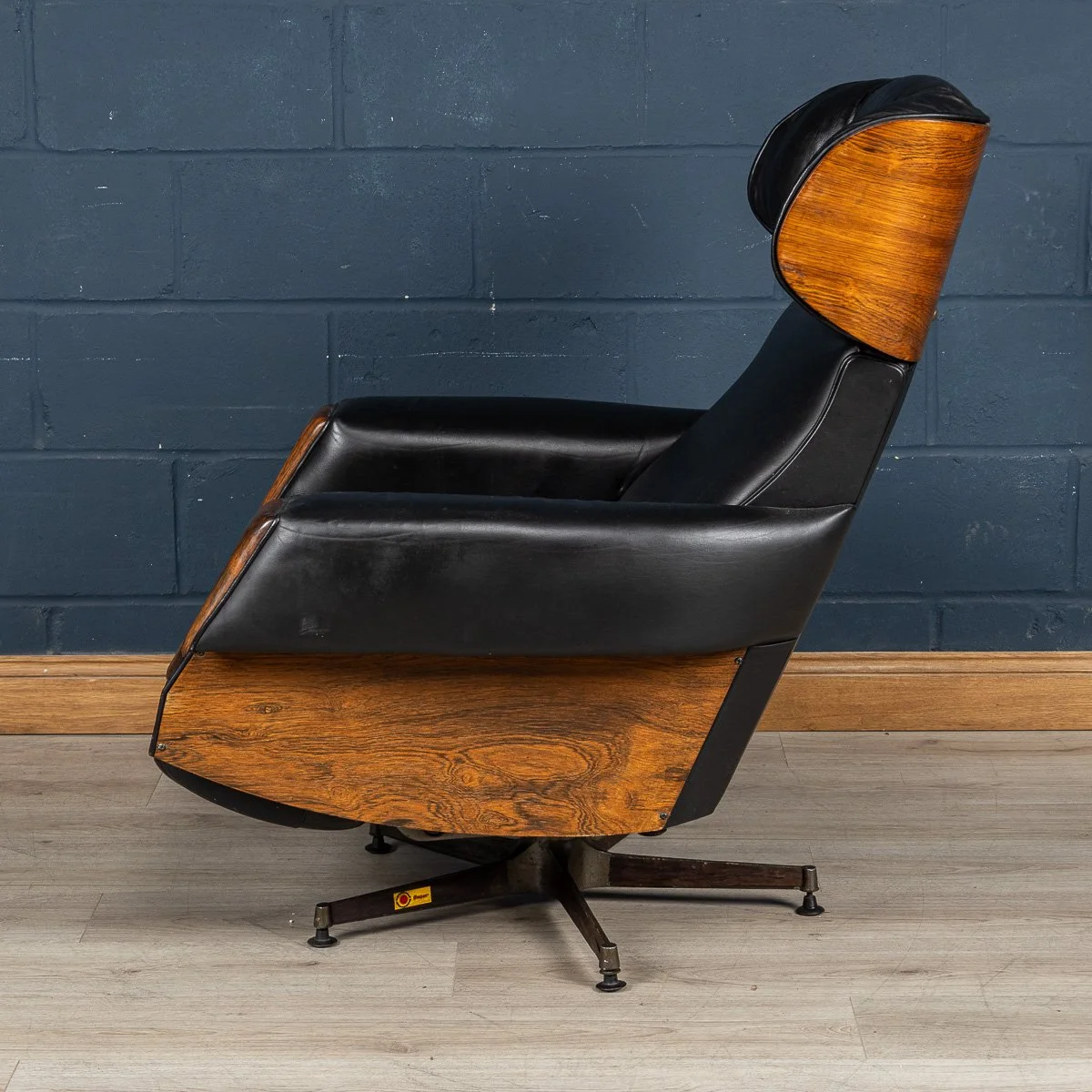 PUSHKIN ANTIQUES - VINTAGE 20thC ITALIAN BLACK LEATHER RECLINER BY POLTRONA OSCAR c.1965 - 06.jpg