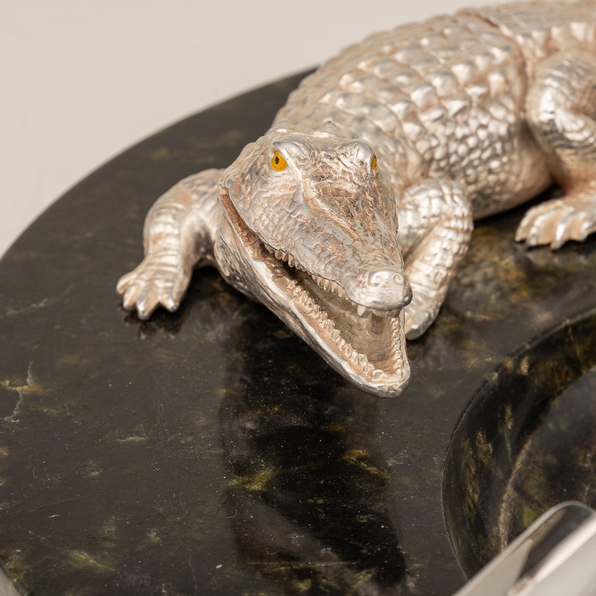 PUSHKINS - MONUMENTAL 20thC SILVER PLATED CROCODILE & ITALIAN MARBLE ASHTRAY c.1970 - 9.jpg